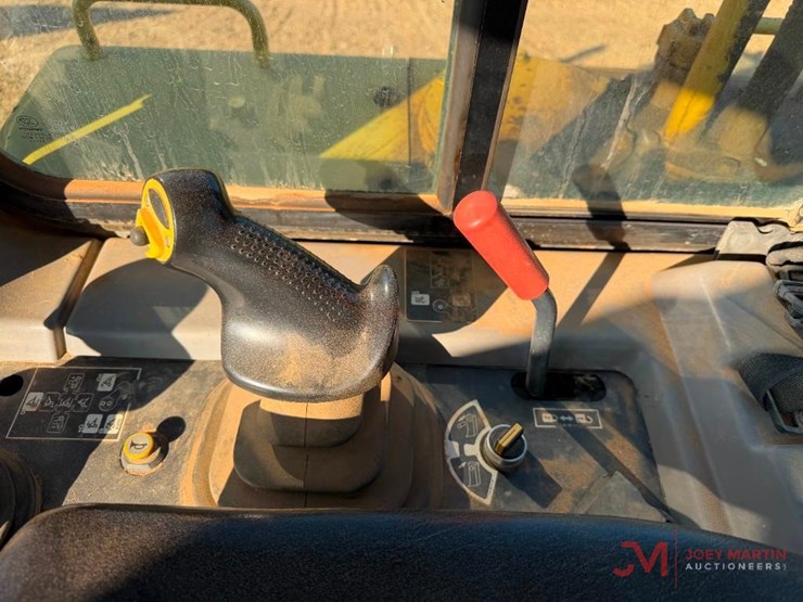 2012-komatsu-d155ax-7-image-22