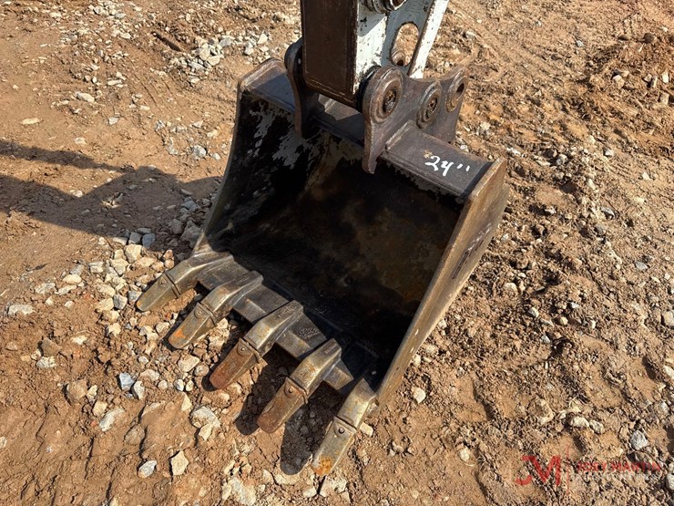 2022-takeuchi-tb230-image-7