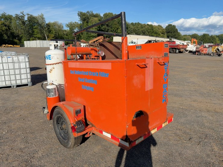 crafco-e-z-pour-tow-behind-hot-box-image-3