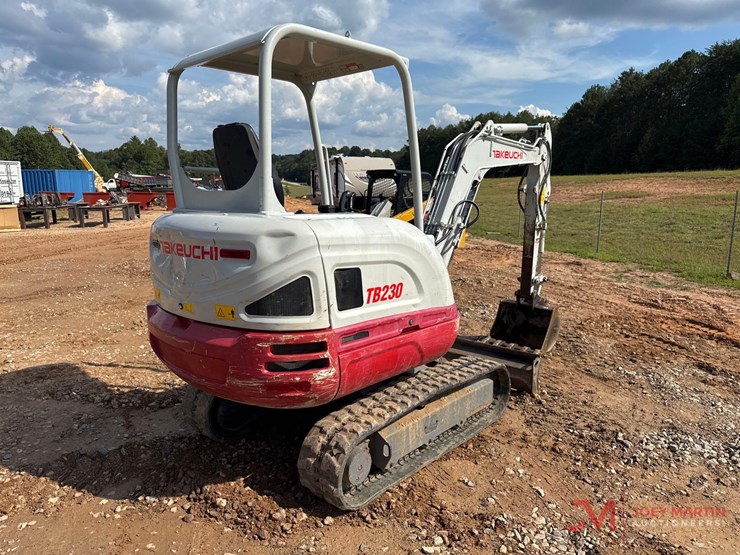 2022-takeuchi-tb230-image-4