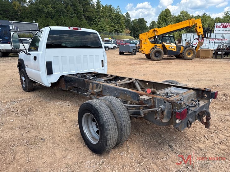 2003-chevrolet-3500-image-3