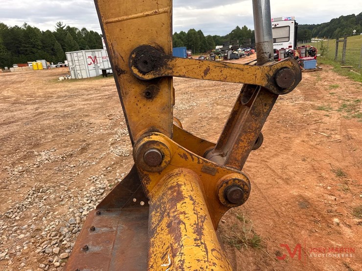 2012-caterpillar-320e-image-13