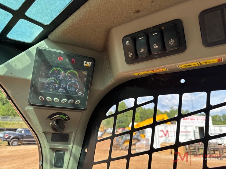 2020-caterpillar-246d3-image-13