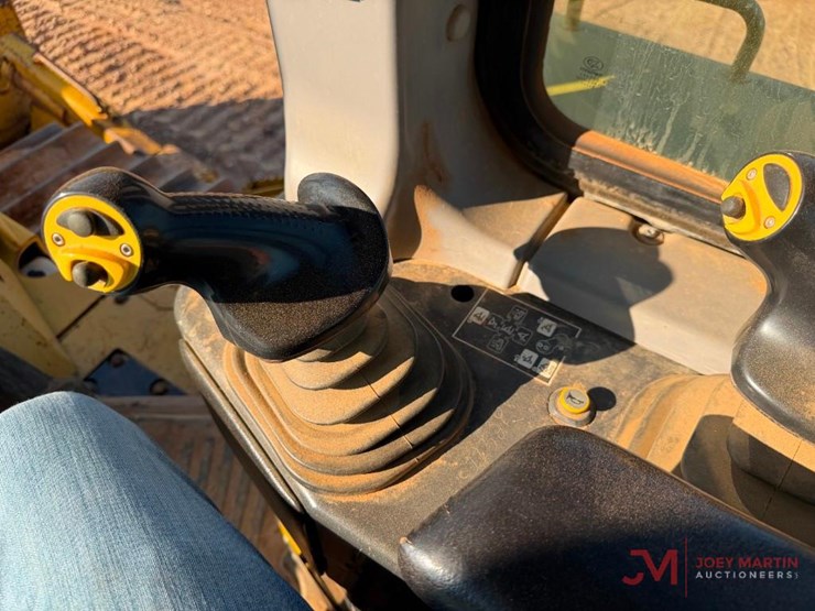 2012-komatsu-d155ax-7-image-23