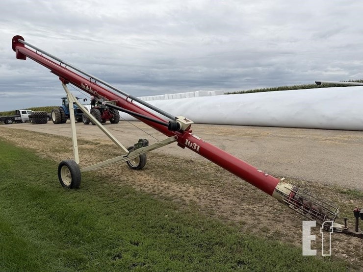 buhler-farm-king-1031-image-2