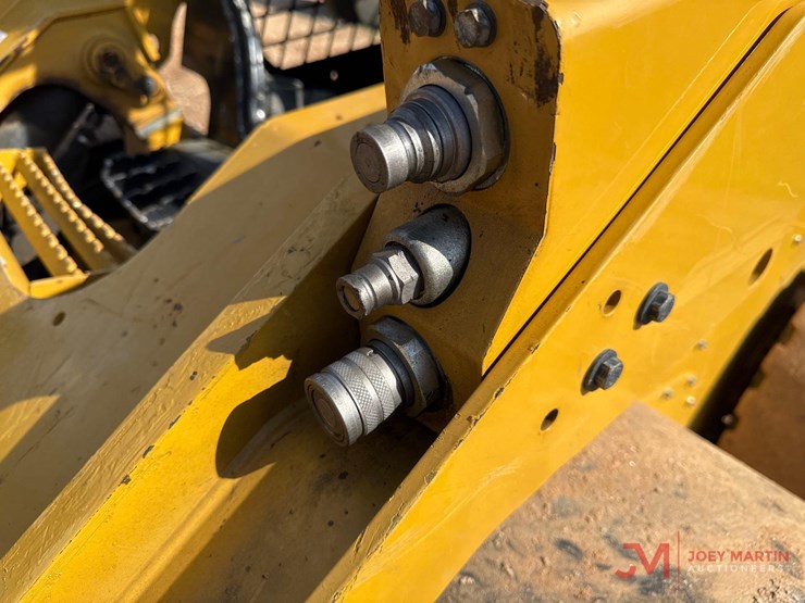 2020-caterpillar-246d3-image-8