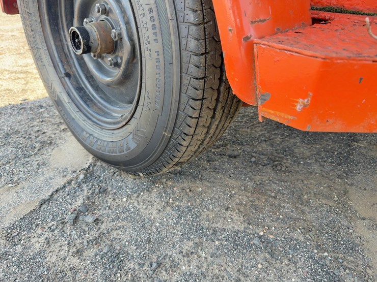 crafco-e-z-pour-tow-behind-hot-box-image-9