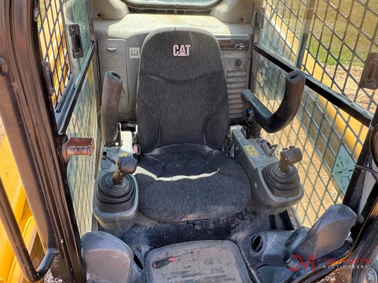 2015-caterpillar-262d-image-16