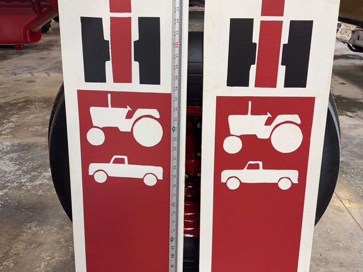 handmade-ih-dealer-signs-image-3
