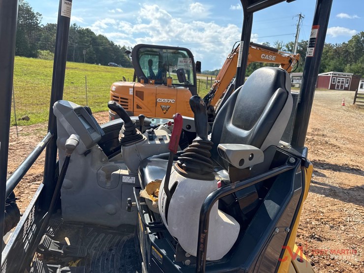 2022-deere-35g-image-14