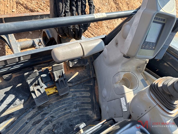 2022-deere-35g-image-15