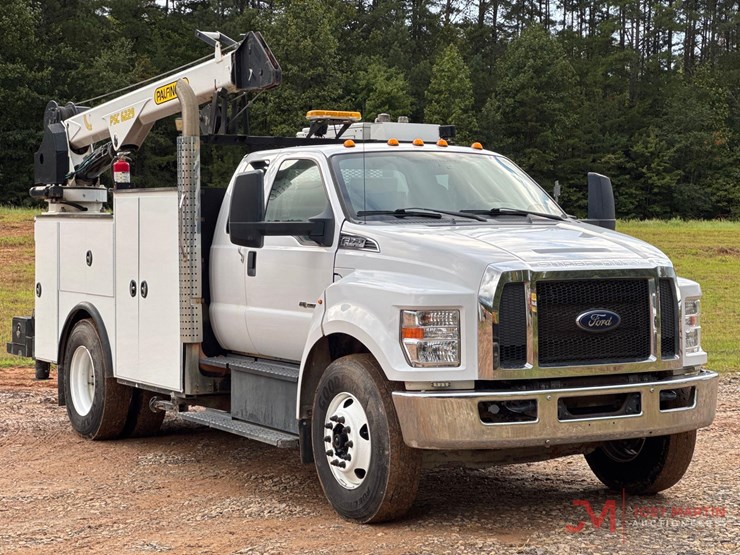 2019-ford-f750-image-1