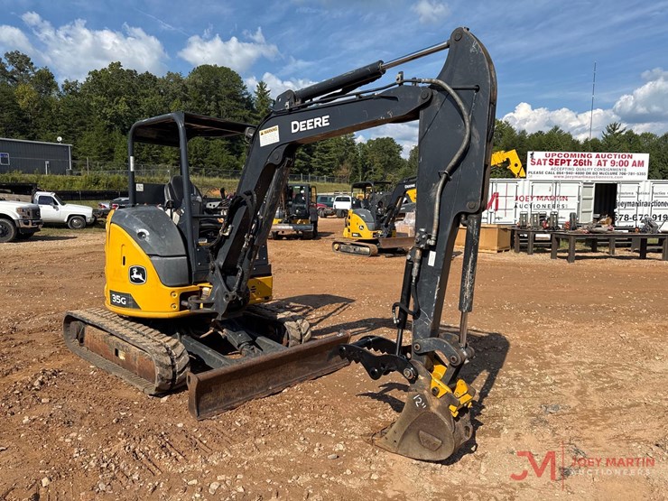 2022-deere-35g-image-3