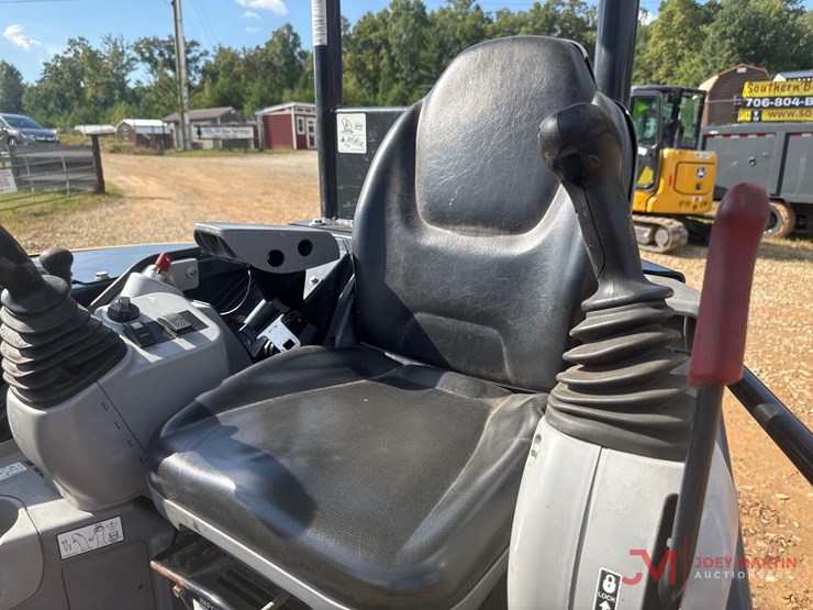 2022-deere-35g-image-14