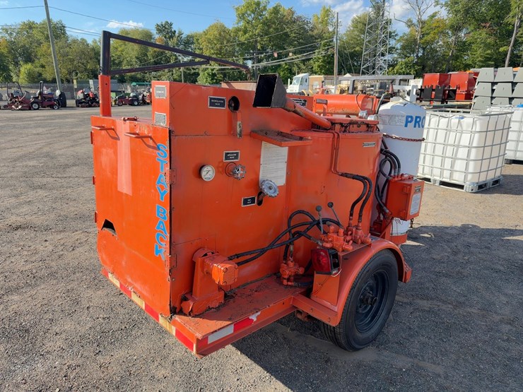 crafco-e-z-pour-tow-behind-hot-box-image-4