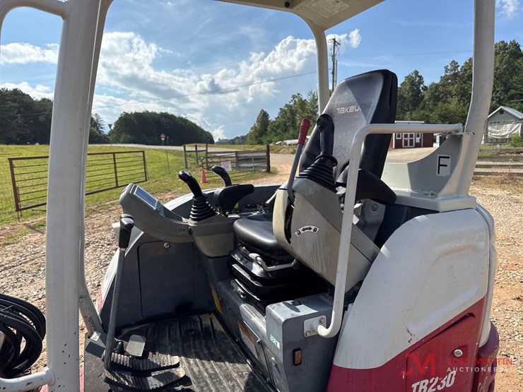 2022-takeuchi-tb230-image-18