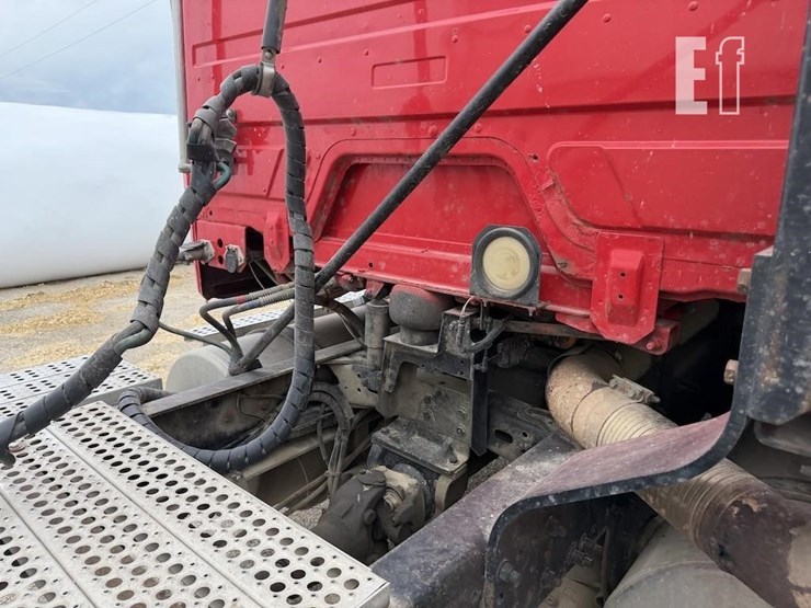 2000-freightliner-fl112-image-6