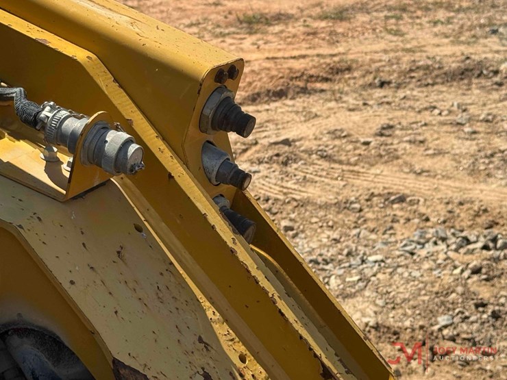 2015-caterpillar-262d-image-12