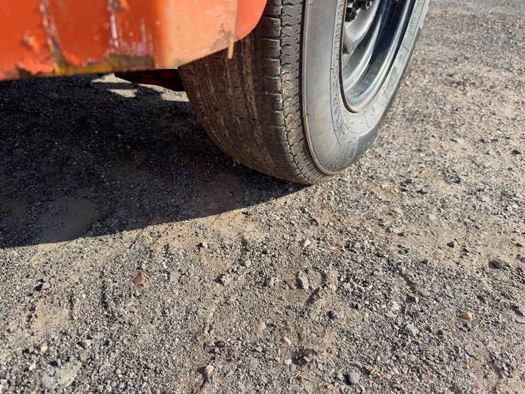 crafco-e-z-pour-tow-behind-hot-box-image-10