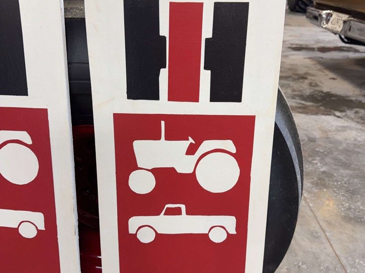 handmade-ih-dealer-signs-image-5