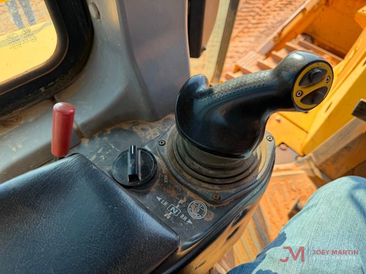 2012-komatsu-d155ax-7-image-24