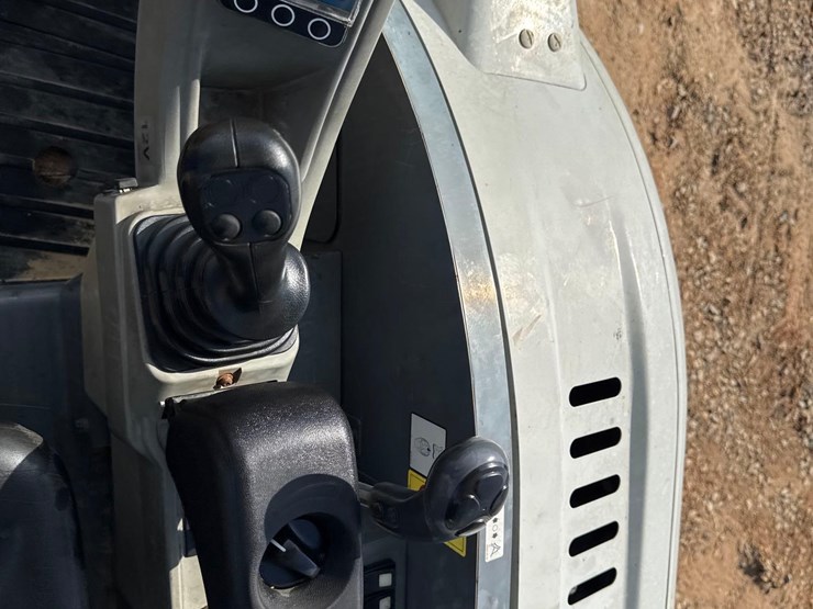 2022-takeuchi-tb230-image-20