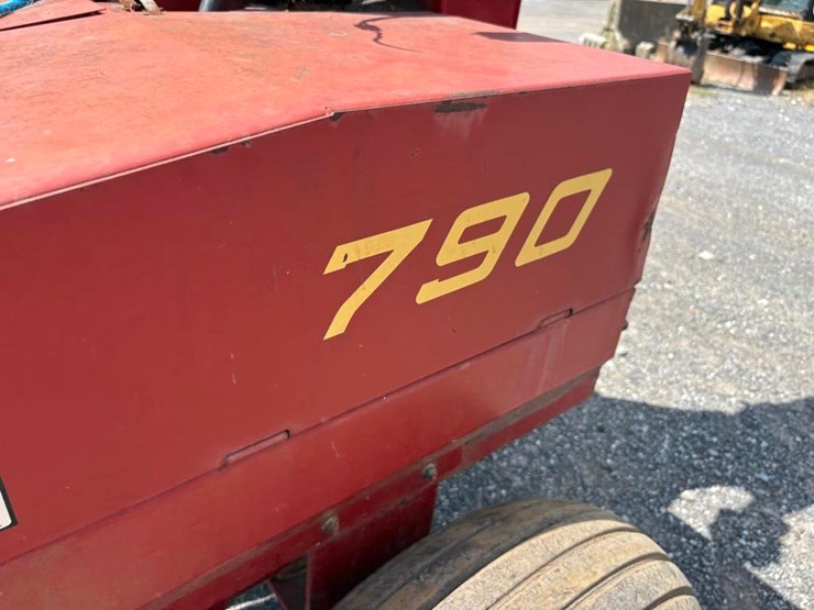 new-holland-790-image-5