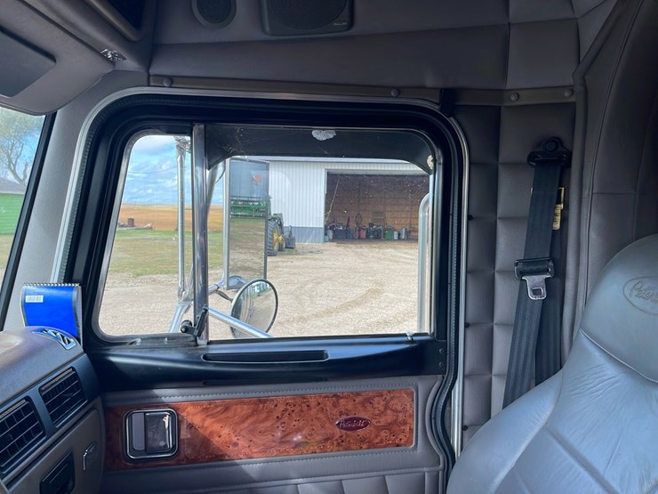 peterbilt-389-image-47