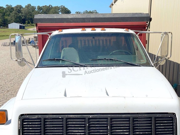 2002-chevrolet-c7500-single-axle-grain-truck-image-13