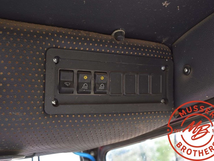 1991-john-deere-4755-image-33