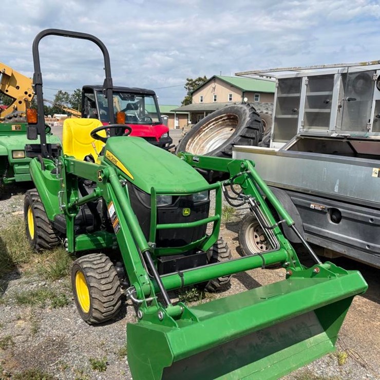 JOHN DEERE 1023E