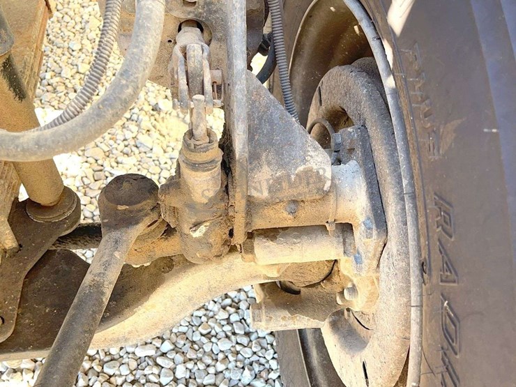 2002-chevrolet-c7500-single-axle-grain-truck-image-38