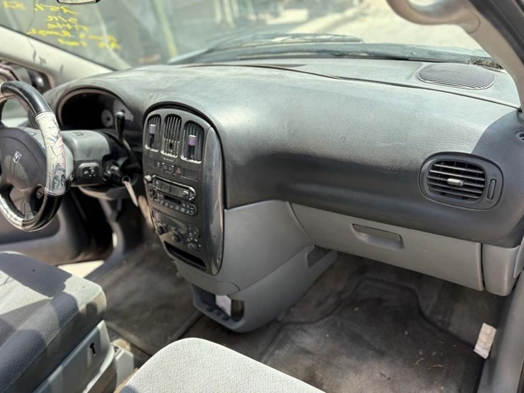 2005-dodge-grand-caravan-sxt-image-13