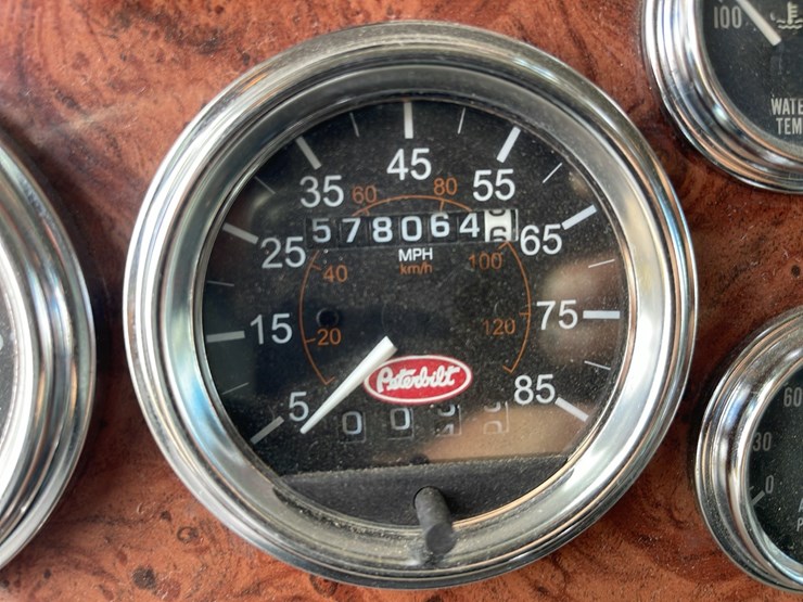 peterbilt-389-image-43