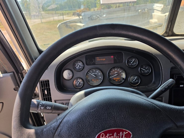 2012-peterbilt-382-image-89