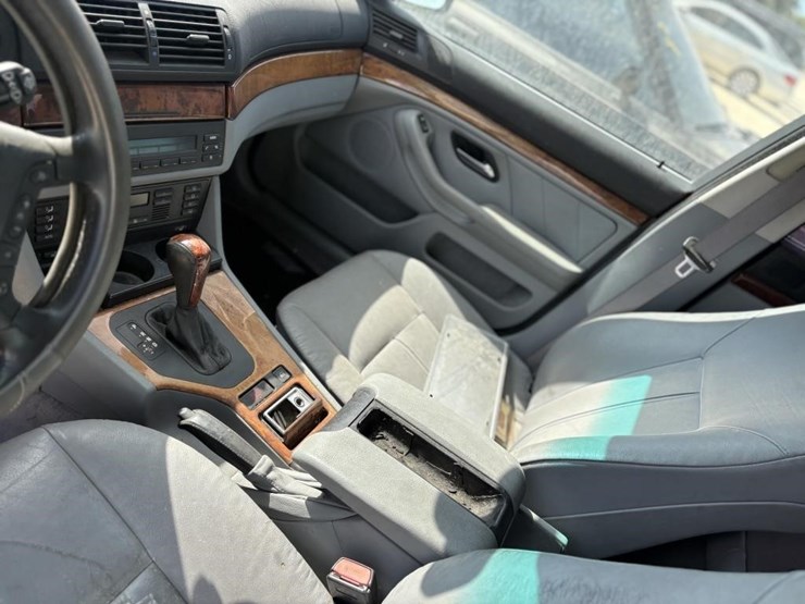 l1---2001-bmw-530i-image-13