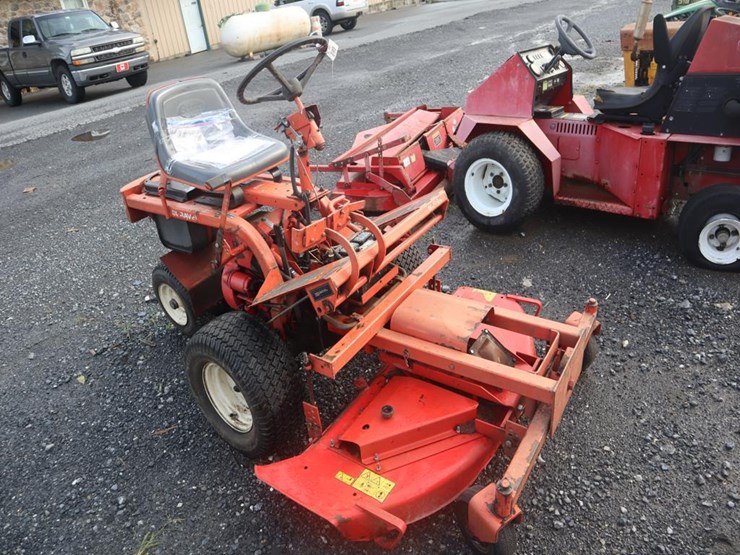 gravely-master-zero-turn-mower-image-2