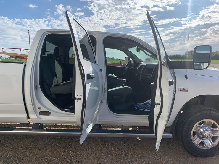 2017-dodge-2500-image-25