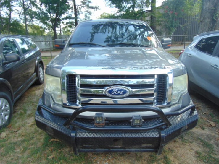 2010-ford-f150-xlt-image-2