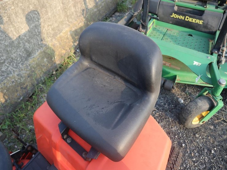 simplicity-lawn-tractor-image-17