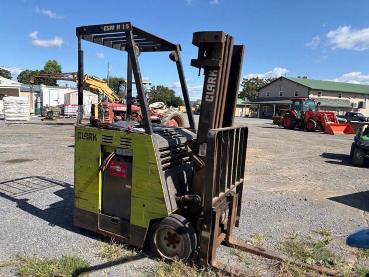 clark-esm1115-forklift-image-5