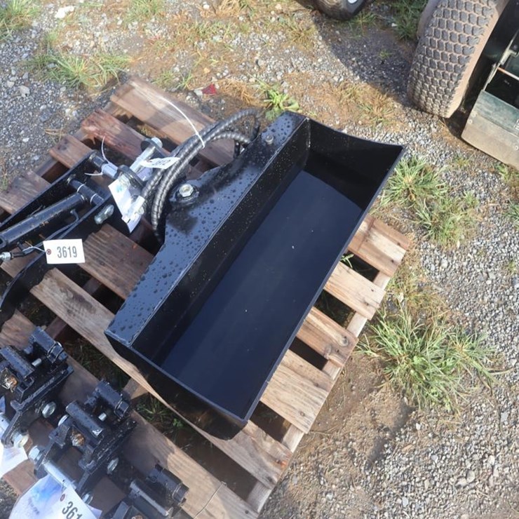 TPM 32" Hydraulic Tilt Bucket
