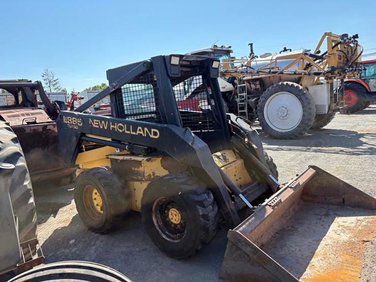 new-holland-lx885-image-4