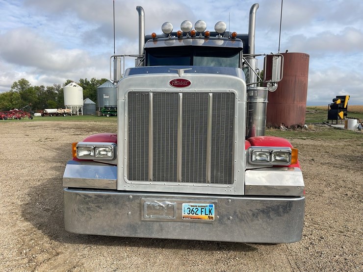 peterbilt-389-image-54
