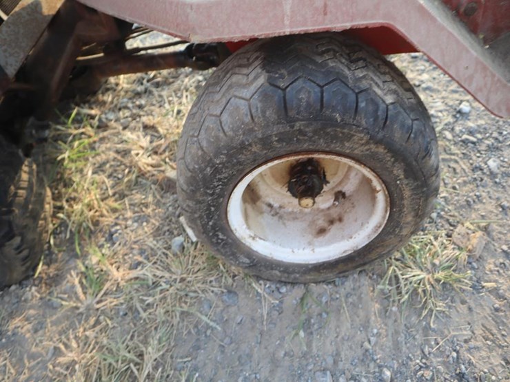 international-ek10-riding-tractor-image-10