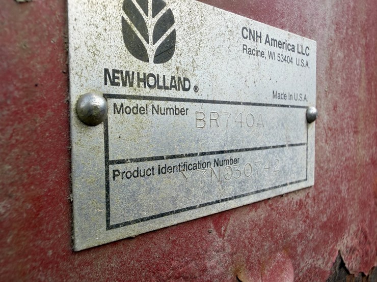 new-holland-br740a-image-71