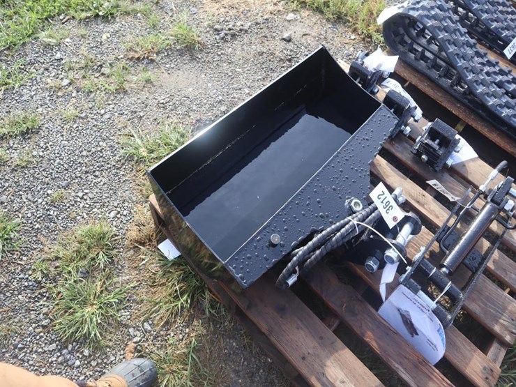 tpm-32"-hydraulic-tilt-bucket-image-4