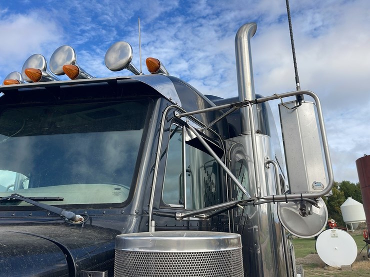 peterbilt-389-image-36