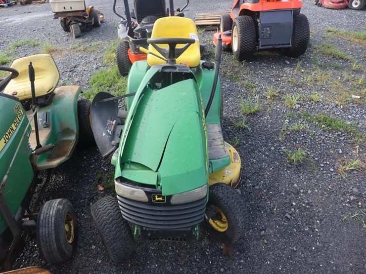 john-deere-lt155-riding-mower-image-3