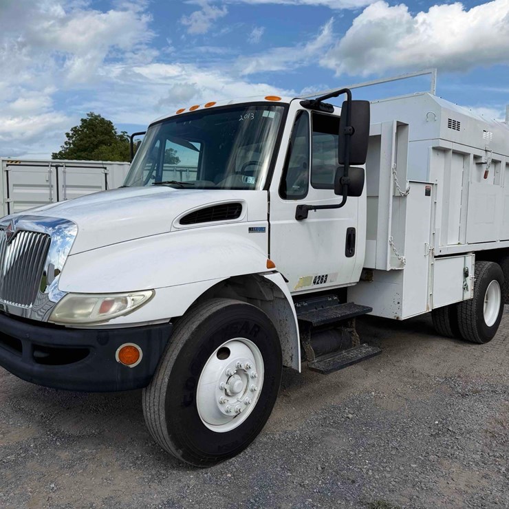 2013 International 4300M7 Chipper Truck